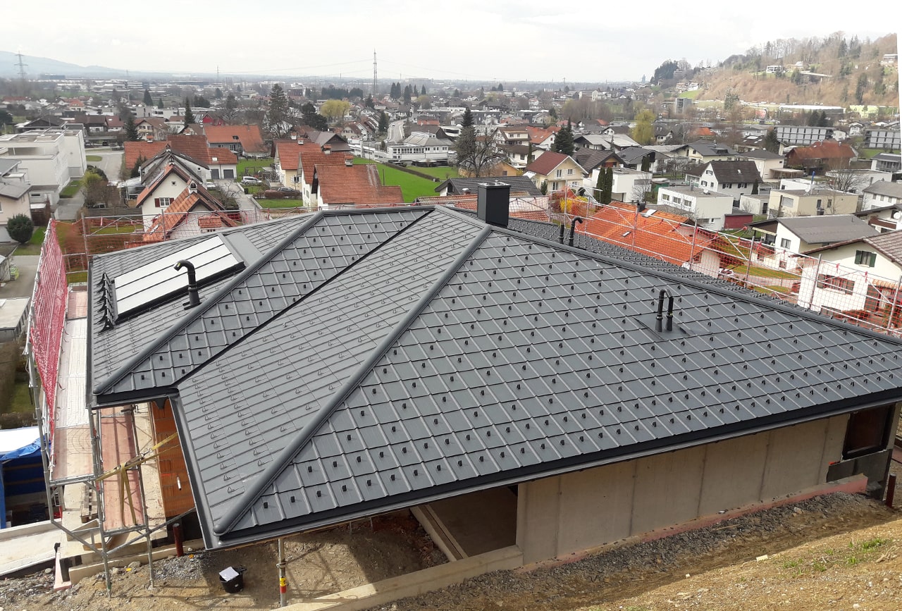 Dachgestaltung mit Struktur – saubere Ausführung mit funktionaler Optik.