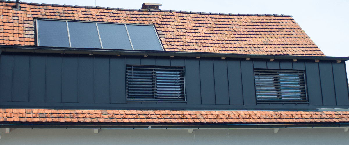 Starke Linien, klare Formen: Diese Fassade überzeugt mit hochwertiger Verarbeitung und zeitloser Optik.