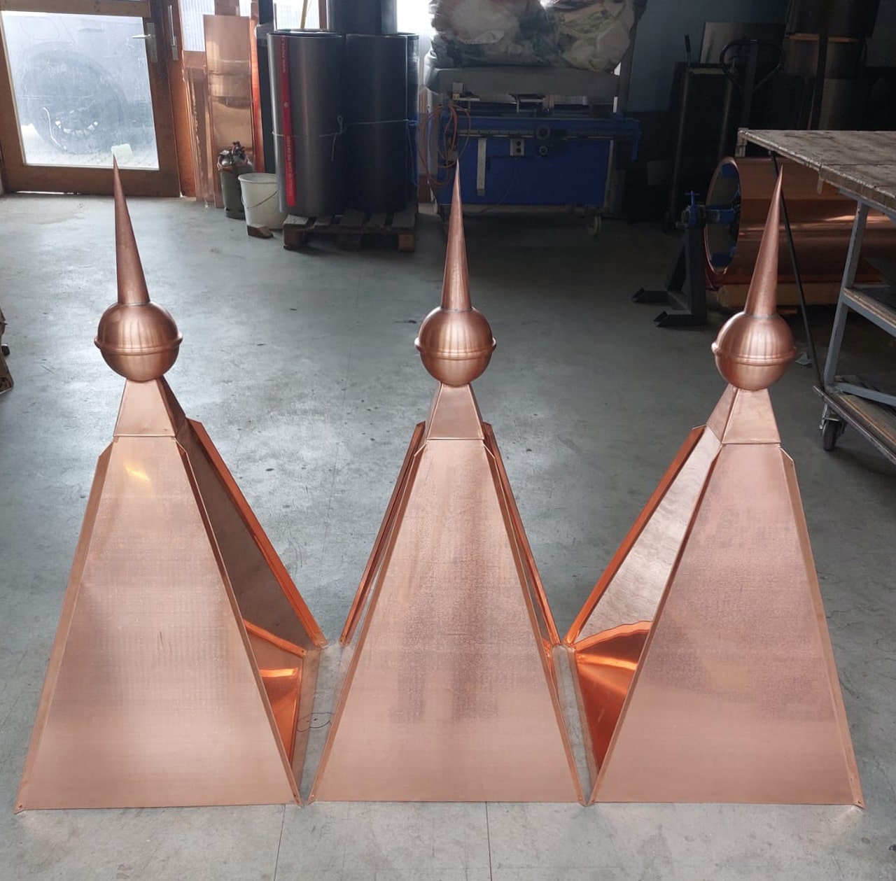 Handgefertigte Turmabschlüsse – klassisches Spenglerhandwerk in edlem Material.