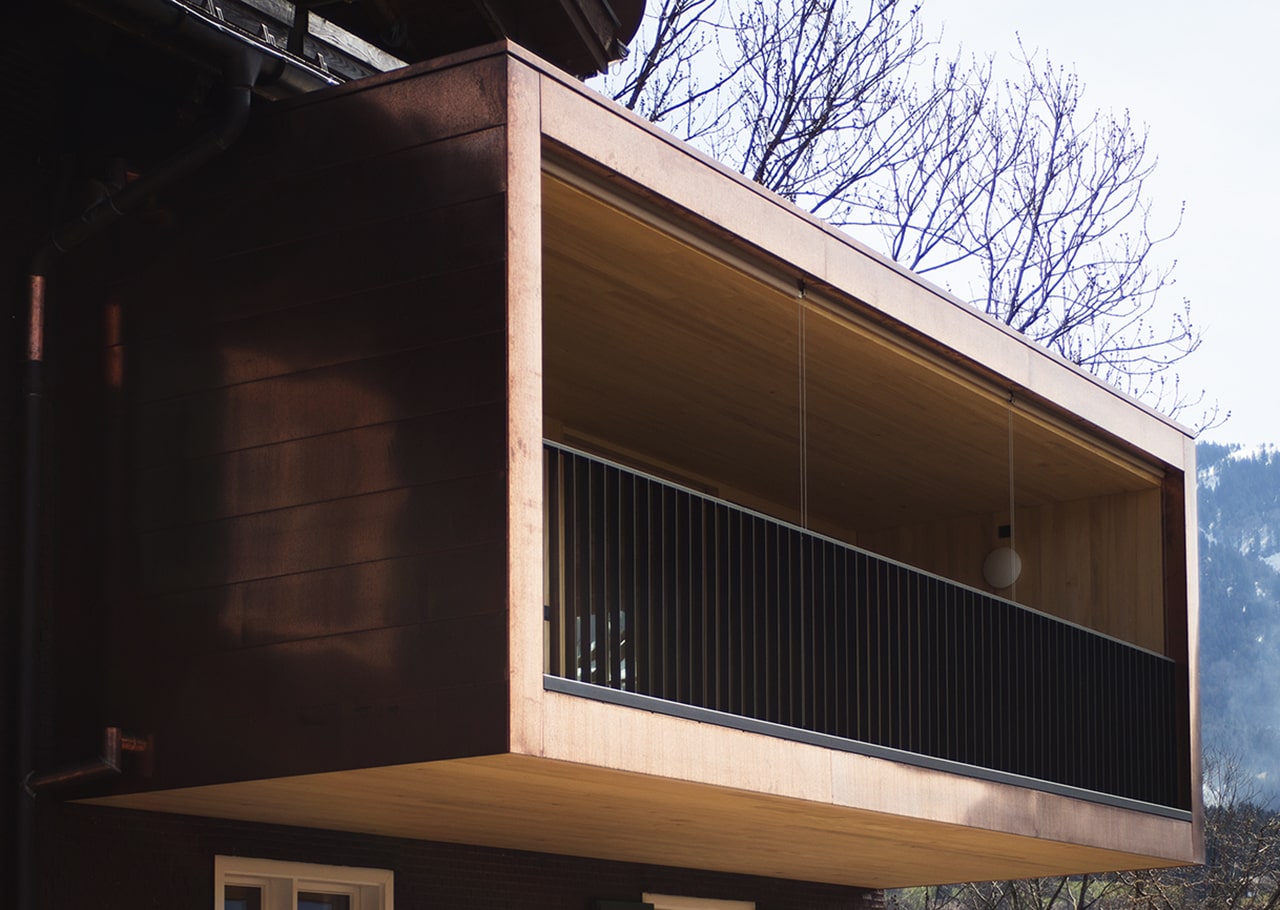 Fassade mit Übergang zur Dachfläche – durchdachte Lösung für Schutz und Optik.