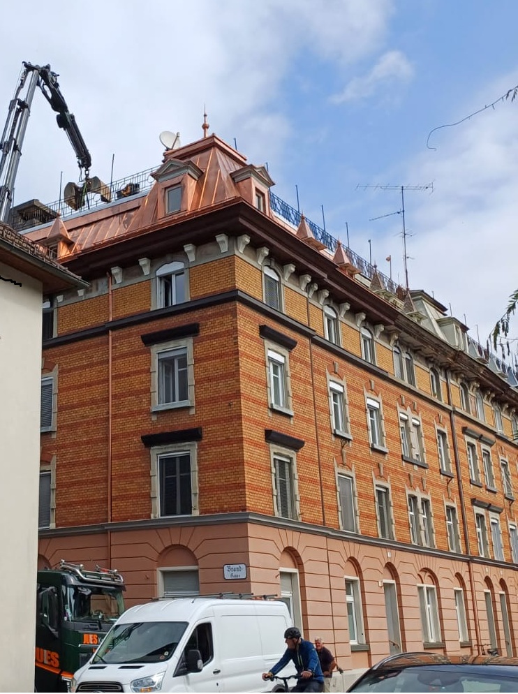 Speziallösungen mit Kran Blecharbeiten